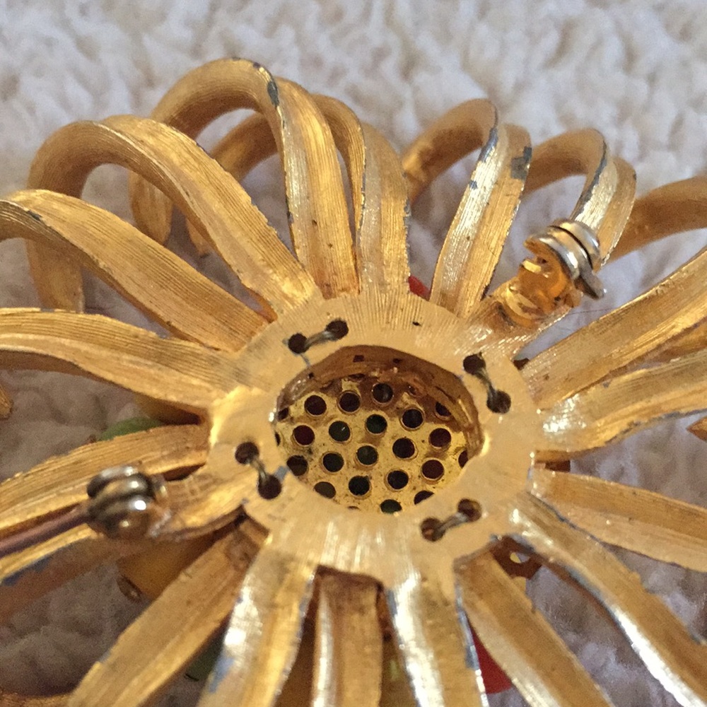 Vintage 1950s broach Cuban Carmen Miranda style. - Picture 4 of 5